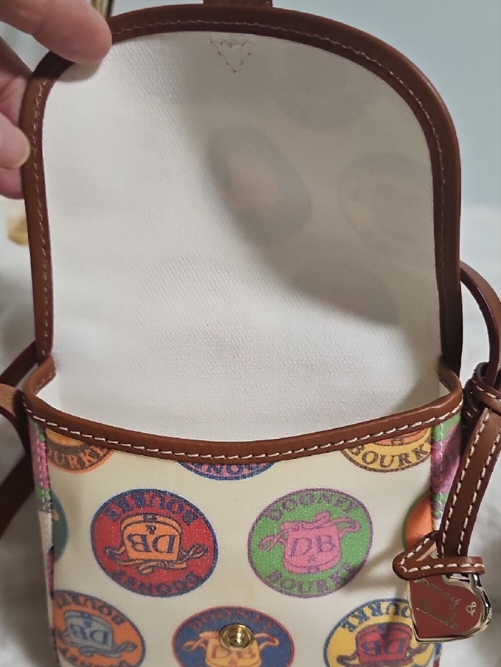 NWOT! Dooney & Bourke North South Crossbody - Picture 10 of 13